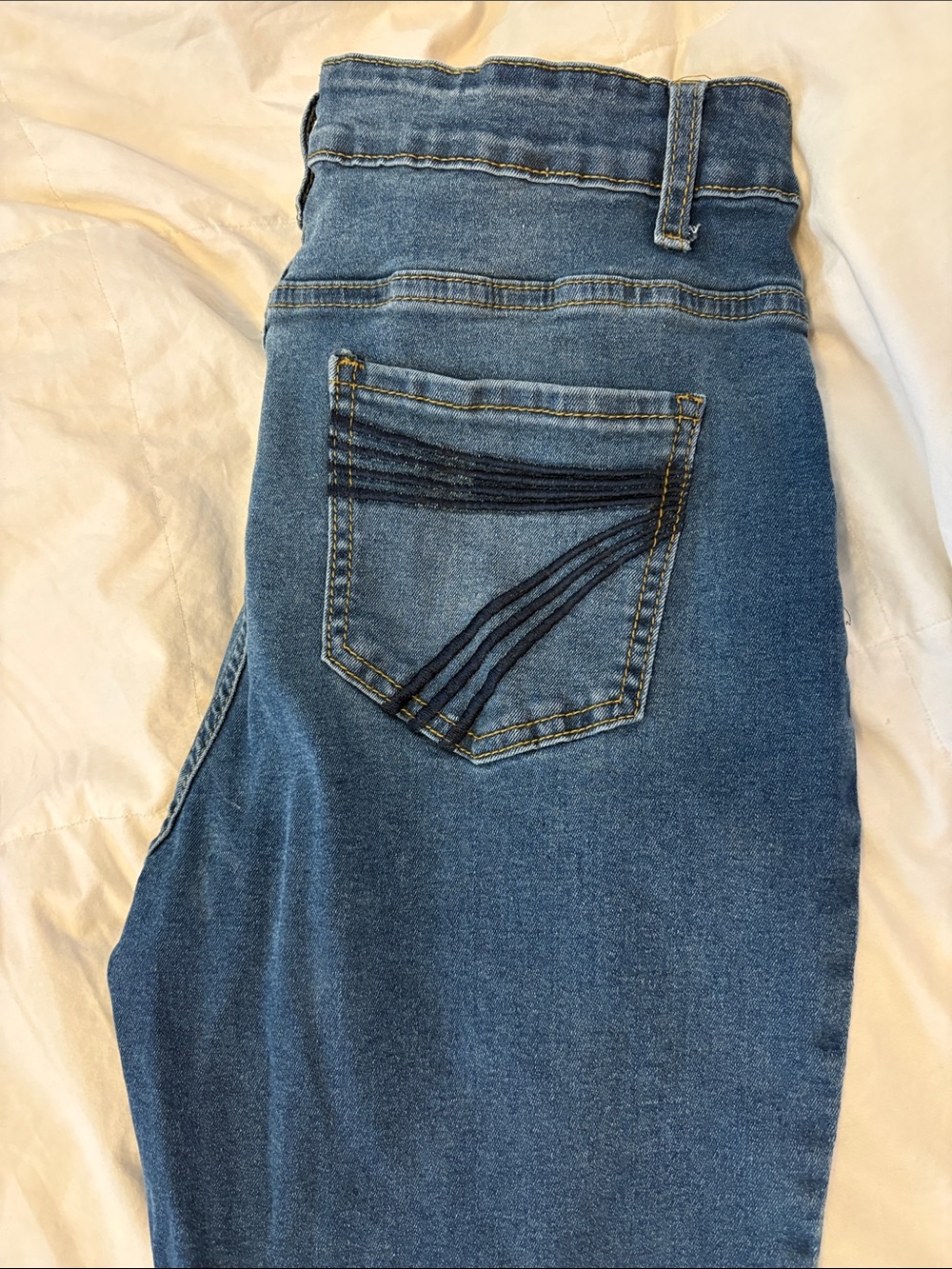 7 For All Mankind Women’s Blue Slim Jeans with Back Pocket Stitching